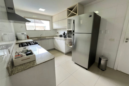 Casa à venda com 3 quartos, sendo 1 suíte, no condomínio Golden Village, Rio de Janeiro - RJ