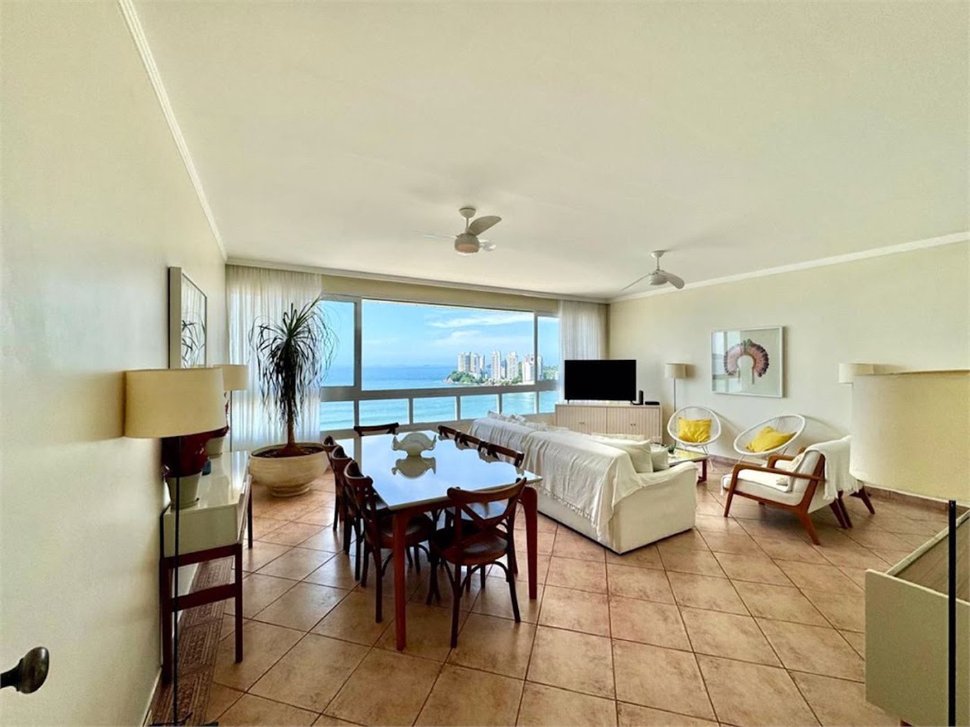 Apartamento Residencial à venda, Pitangueiras, Guarujá - AP0768.