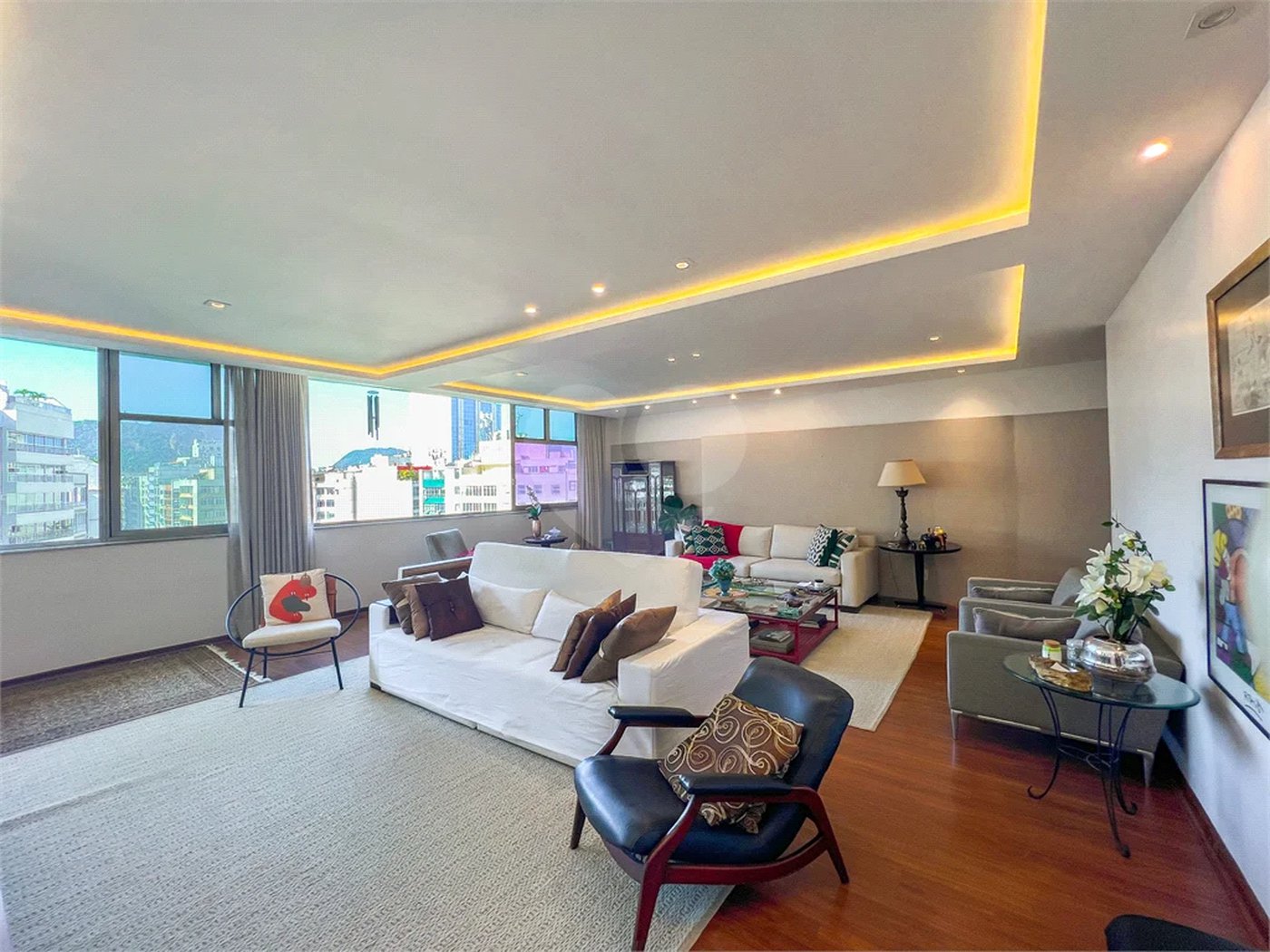 Apartamento à venda com 4 quartos, sendo 1 suíte, em Copacabana, Rio de Janeiro, RJ