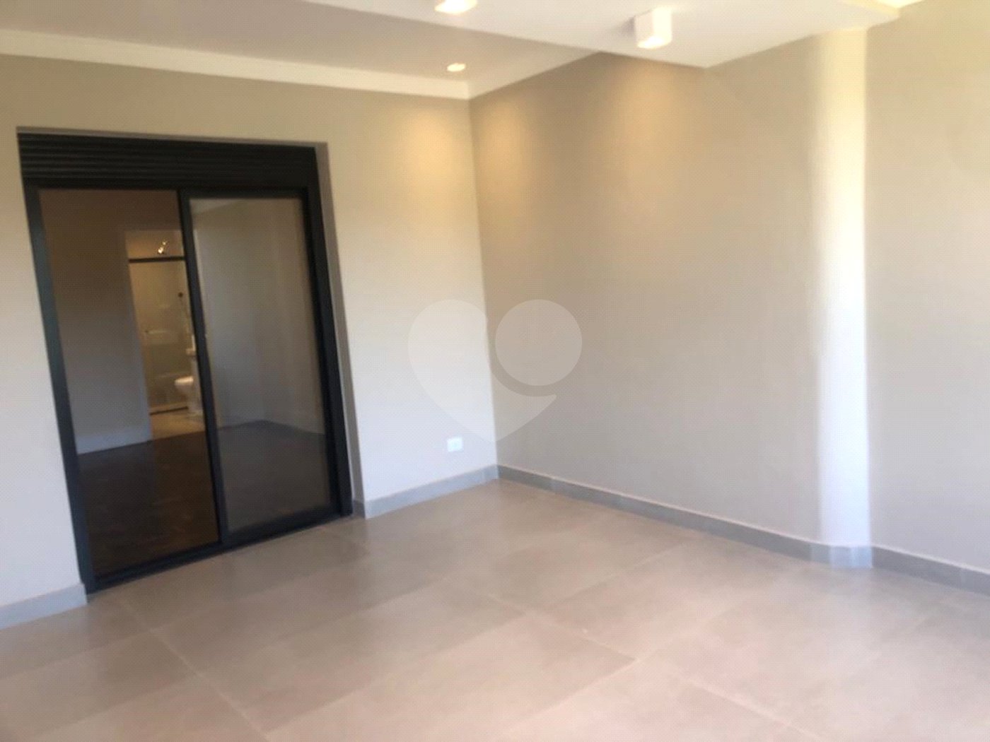 Casa à venda com 4 quartos, sendo 2 suítes,  em Horto Florestal, São Paulo, SP