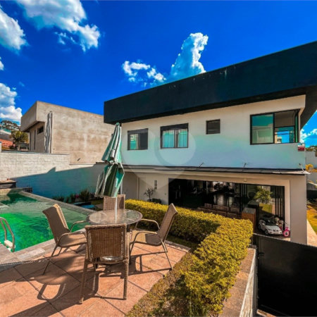 Casa à venda com 4 quartos, sendo 3 suítes,  no condomínio Vintage, Cotia - SP