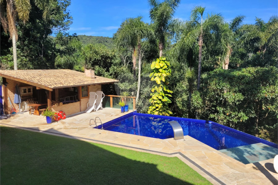 Casa à venda com 3 quartos, sendo 1 suíte,  no condomínio Residencial Bosque da Serra, Mairiporã - SP