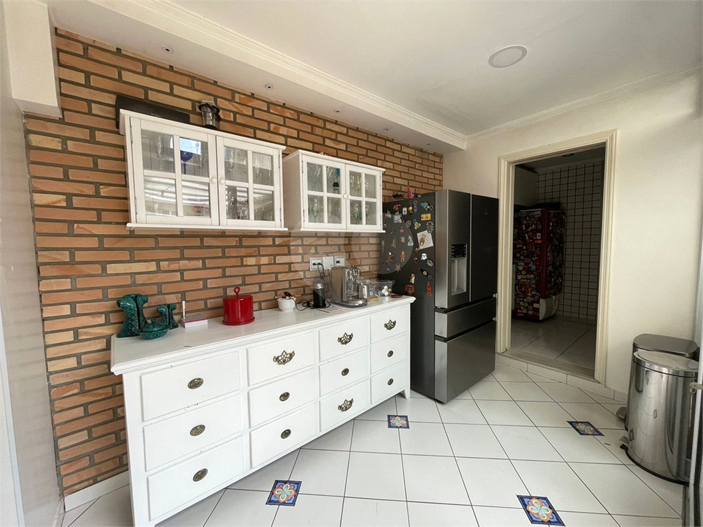 Casa em condomínio à venda ou para alugar com 4 quartos, sendo 3 suítes,  em Jardim Panorama, São Paulo, SP