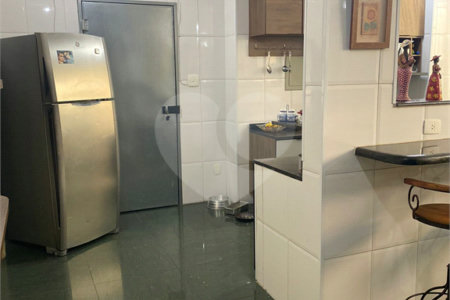 Apartamento à venda com 3 quartos, sendo 1 suíte,  em República, São Paulo, SP