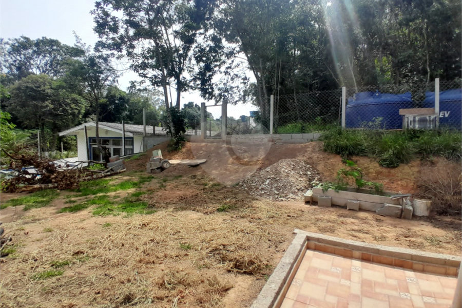 Sobrado à venda com 3 quartos, sendo 1 suíte, em Serra da Cantareira, Mairiporã, SP