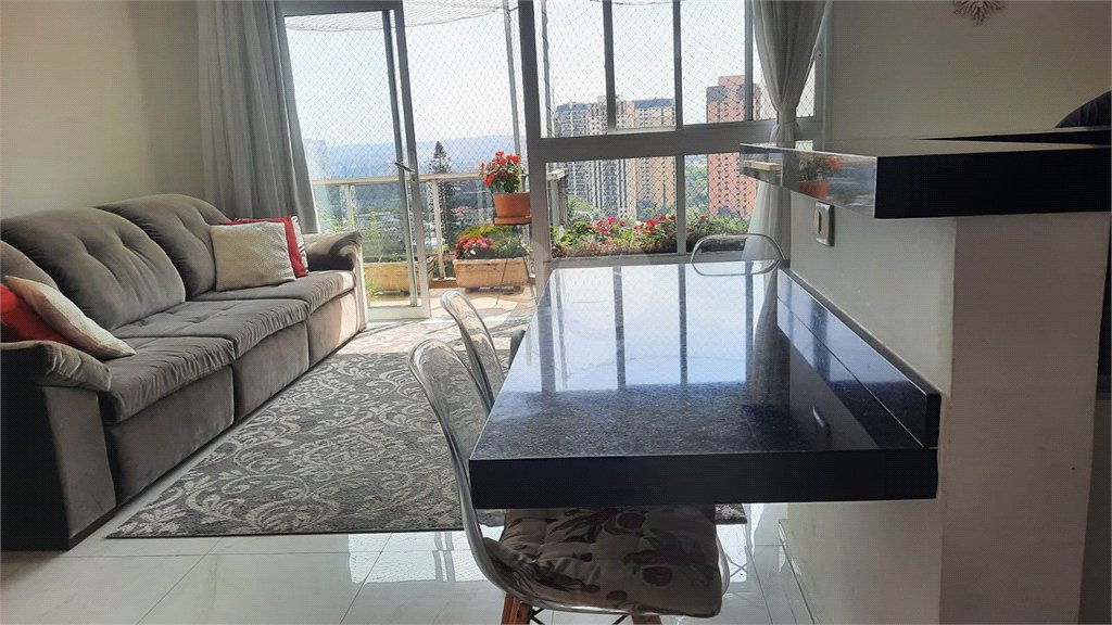 Apartamento à venda com 3 quartos, sendo 1 suíte, em Jardim Marajoara, São Paulo, SP