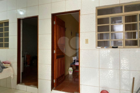 Casa à venda com 2 quartos, sendo 1 suíte, no Centro, Araçoiaba da Serra, SP
