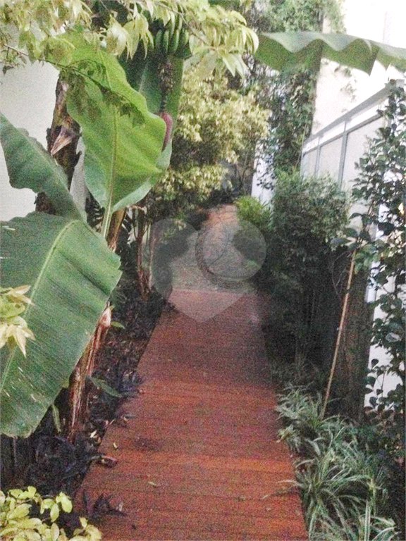 Sobrado à venda com 4 quartos, sendo 1 suíte, em Jardim Novo Mundo, São Paulo, SP