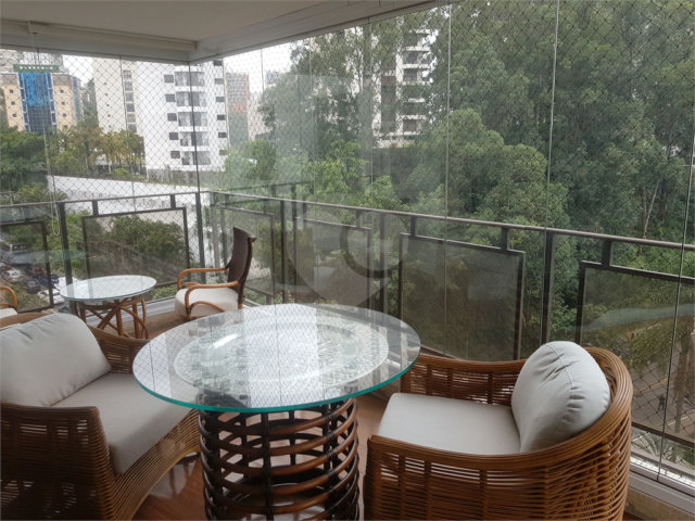 Apartamento à venda com 4 quartos, sendo 1 suíte,  em Morumbi, São Paulo, SP