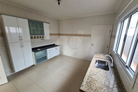 Casa à venda com 3 quartos, sendo 2 suítes, no condomínio Terras de São Francisco, Vinhedo - SP
