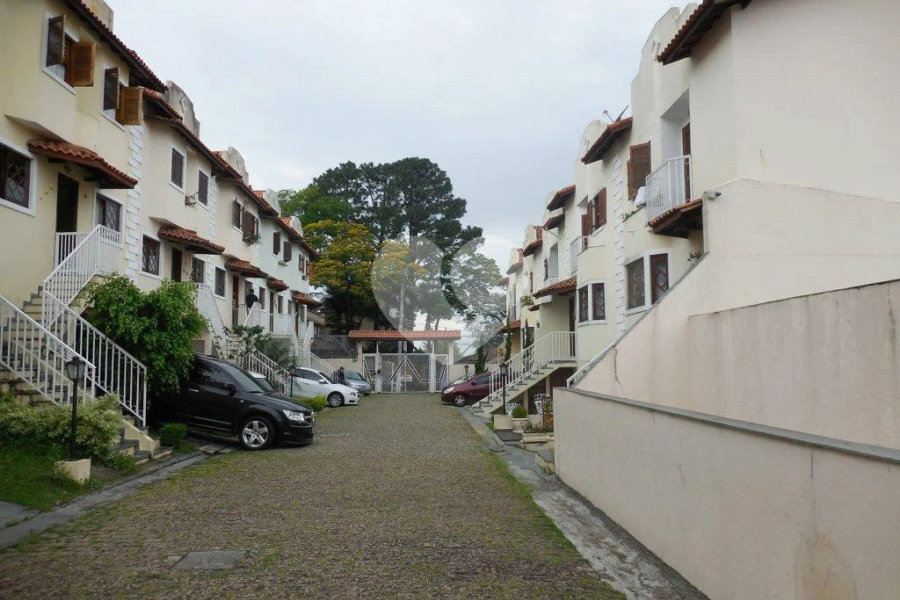 Casa à venda com 3 quartos, sendo 1 suíte, no condomínio Residencial Morada do Horto, São Paulo - SP