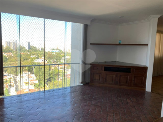 Apartamento à venda com 3 quartos, sendo 1 suíte,  em Alto da Boa Vista, São Paulo, SP