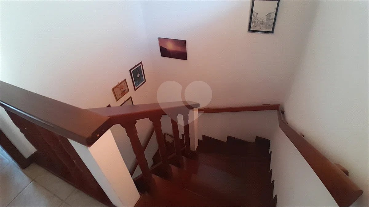 Sobrado à venda com 3 quartos, sendo 1 suíte, em Vila Isabela, Campos do Jordão, SP