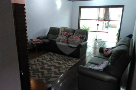 Casa à venda com 3 quartos, sendo 2 suítes,  em Vila Suissa, Mogi das Cruzes, SP