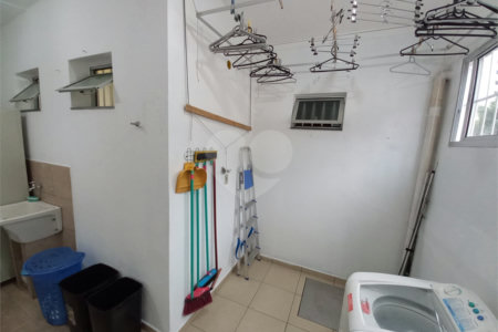 Sobrado à venda com 3 quartos em Sumaré, São Paulo, SP