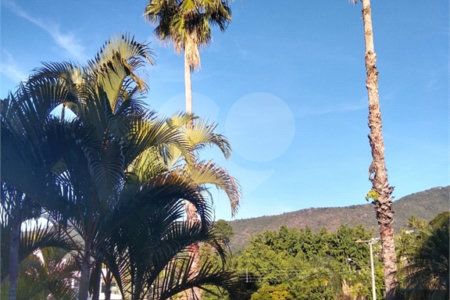 Casa à venda com 4 quartos, sendo 2 suítes, no condomínio Osato, Atibaia - SP