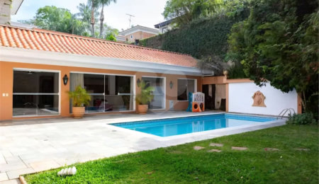 Casa à venda com 4 suítes em Jardim Leonor, São Paulo, SP
