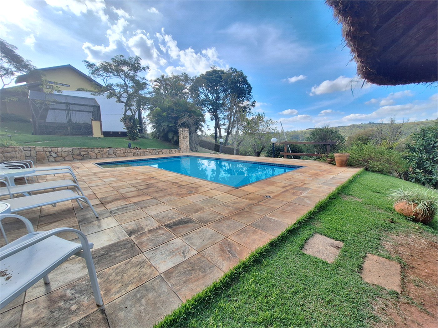 Casa à venda com 3 suítes no condomínio Chácaras do Lago, Vinhedo - SP
