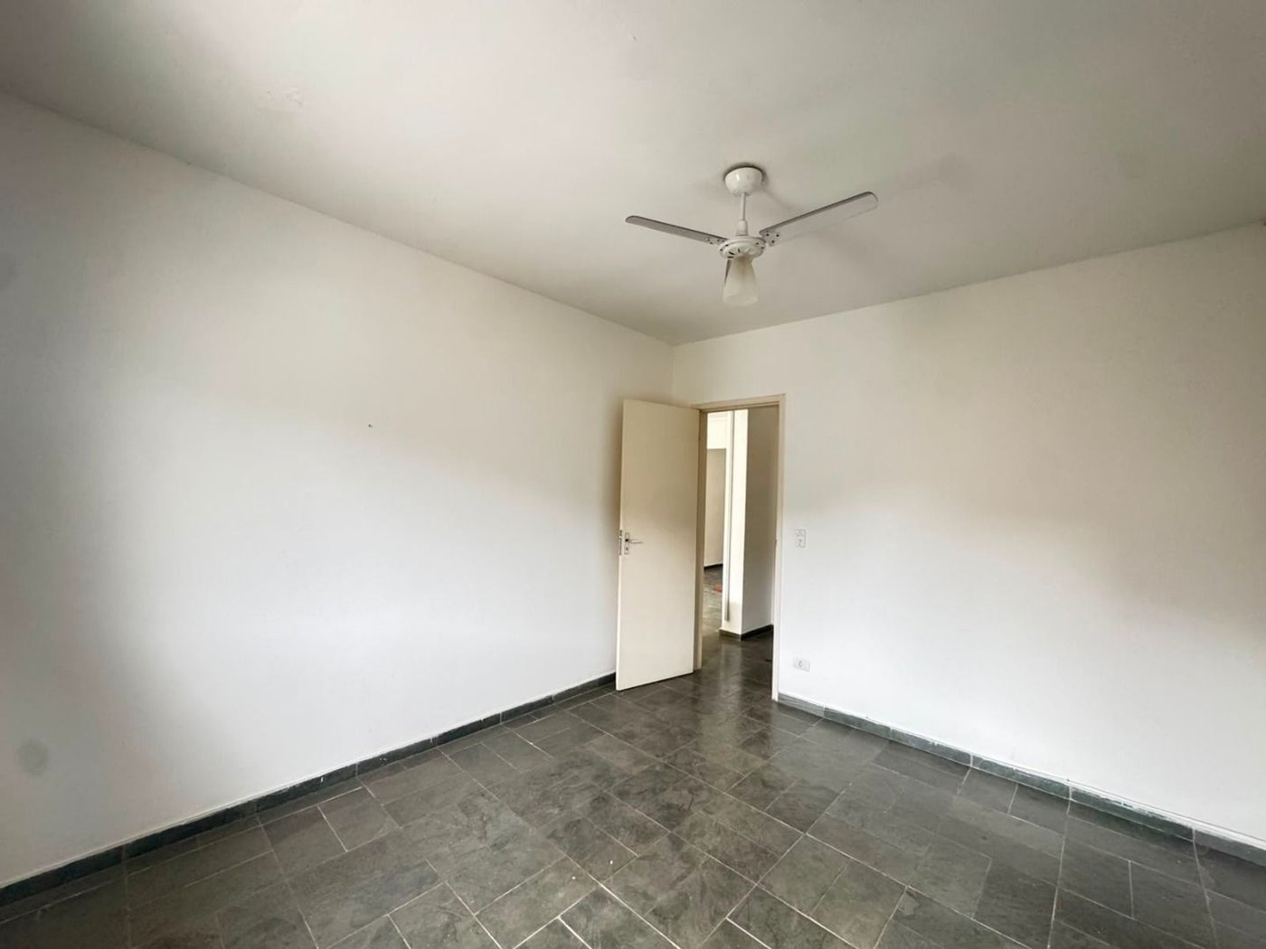 Apartamento com 2 dormitórios à venda, 70 m² por R$ 300.000,00 - Jardim Três Marias - Guarujá/SP