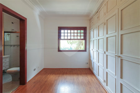Casa à venda com 4 quartos, sendo 3 suítes,  no condomínio Vila das Flores, São Paulo - SP