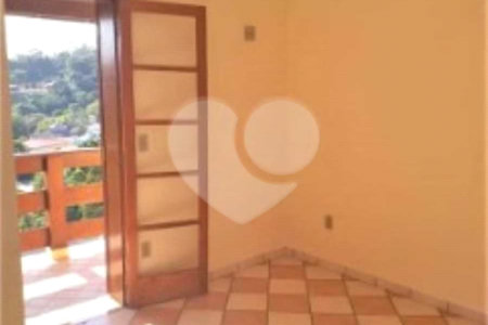 Casa à venda com 3 quartos, sendo 1 suíte, no condomínio Estância Marambaia, Vinhedo - SP