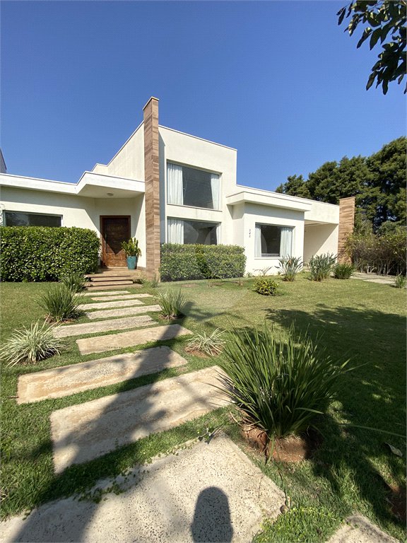 Casa à venda com 6 quartos, sendo 5 suítes, no condomínio Monte Belo, Salto - SP