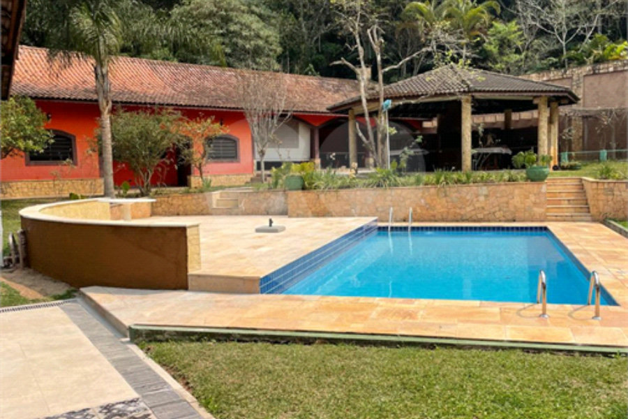 Casa à venda ou para alugar com 4 suítes no condomínio Alpes da Cantareira, Mairiporã - SP