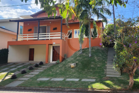 Casa à venda com 4 quartos, sendo 2 suítes, no condomínio Delle Stelle, Louveira - SP