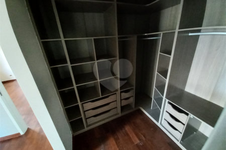 Sobrado à venda com 3 quartos, sendo 1 suíte, em Lar São Paulo, São Paulo, SP
