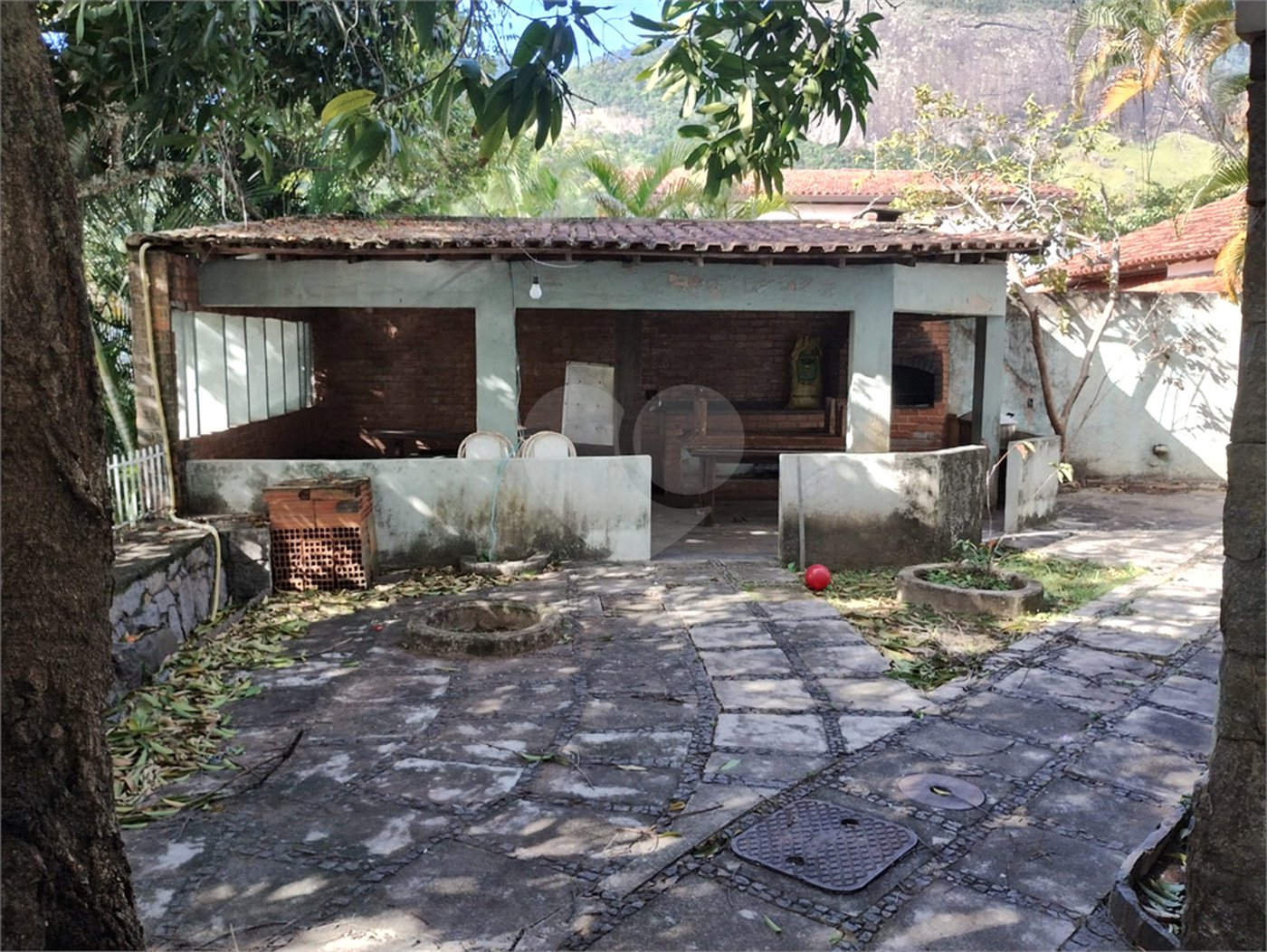 Casa à venda com 5 quartos, sendo 3 suítes, no condomínio Vilarejo, Rio de Janeiro - RJ