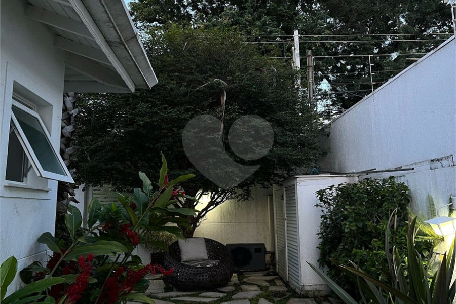 Sobrado à venda com 2 suítes em Jardim Virginia Bianca, São Paulo, SP
