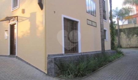 Casa para alugar com 4 quartos, sendo 2 suítes,  no condomínio Palm Garden, São Paulo - SP