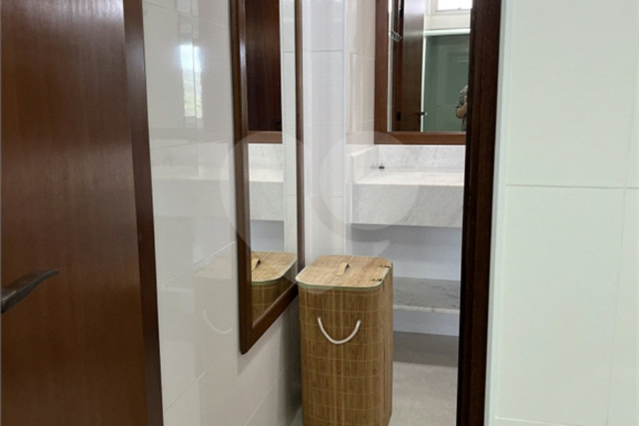Apartamento à venda ou para alugar com 3 quartos, sendo 1 suíte, em Enseada, Guarujá, SP