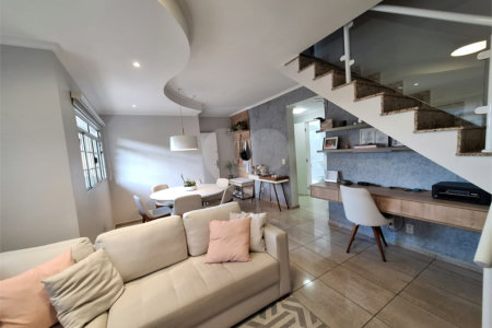 Casa à venda com 3 quartos, sendo 1 suíte, no condomínio Villaggio Tronchim, São Paulo - SP
