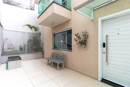 Casa à venda com 3 quartos, sendo 1 suíte, no condomínio Orquideas, São Paulo - SP
