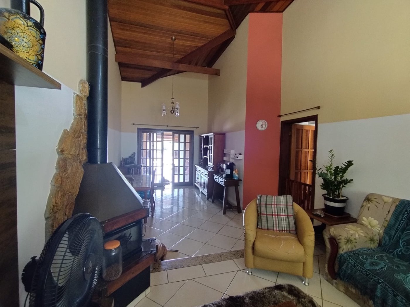 Casa à venda com 3 quartos, sendo 1 suíte, no condomínio Outeiro Das Flores, Itupeva - SP