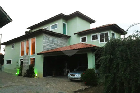 Sobrado à venda com 5 quartos, sendo 3 suítes, em Campos de Atibaia, Atibaia, SP