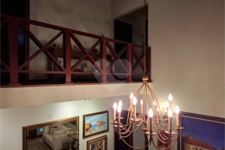 Sobrado à venda com 4 quartos, sendo 2 suítes,  em Jardim Leonor, São Paulo, SP
