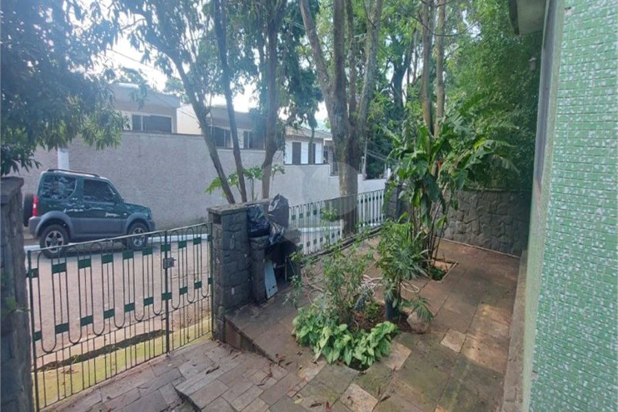 Casa Térrea à venda com 3 quartos, sendo 1 suíte, em Jardim Floresta, São Paulo, SP