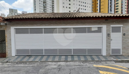 Sobrado à venda com 4 quartos, sendo 1 suíte,  em Chora Menino, São Paulo, SP