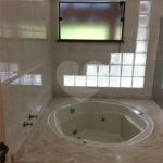 Casa à venda com 4 quartos, sendo 2 suítes, no condomínio Flamboyant, Atibaia - SP