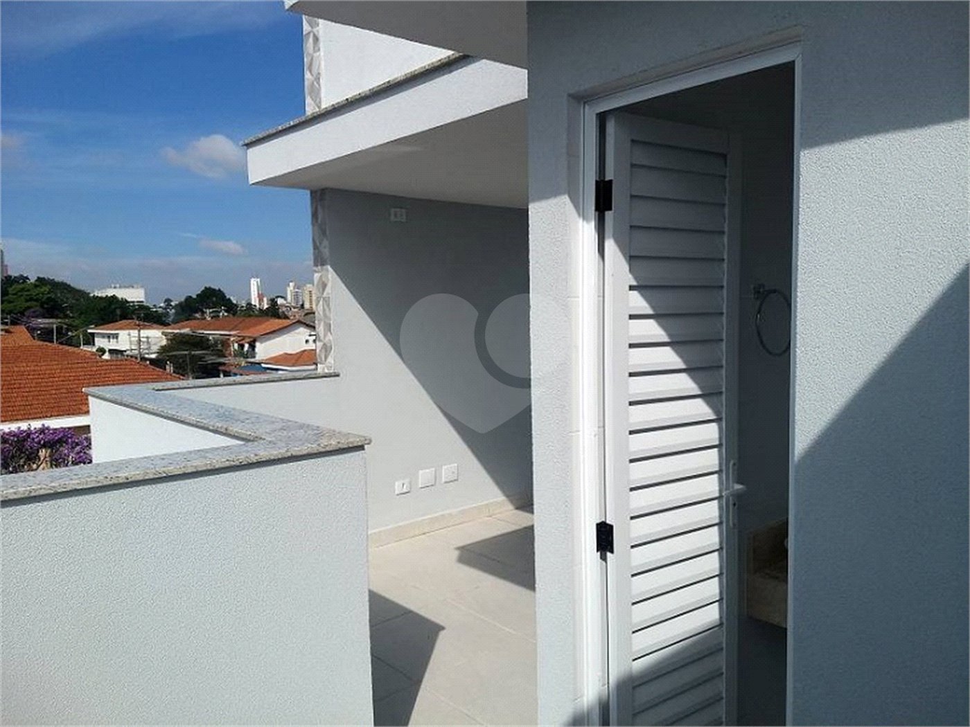 Casa à venda com 3 quartos, sendo 1 suíte, no condomínio Parque Vitória, São Paulo - SP