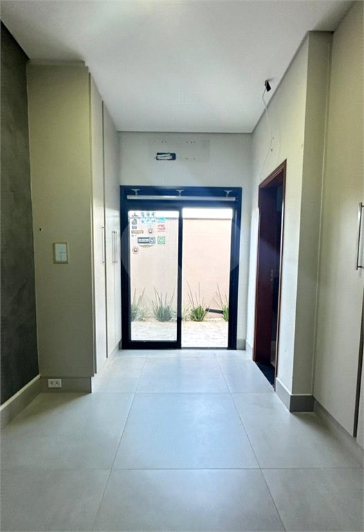 Casa à venda com 3 quartos, sendo 2 suítes, no condomínio Residencial Maria Dulce, Indaiatuba - SP