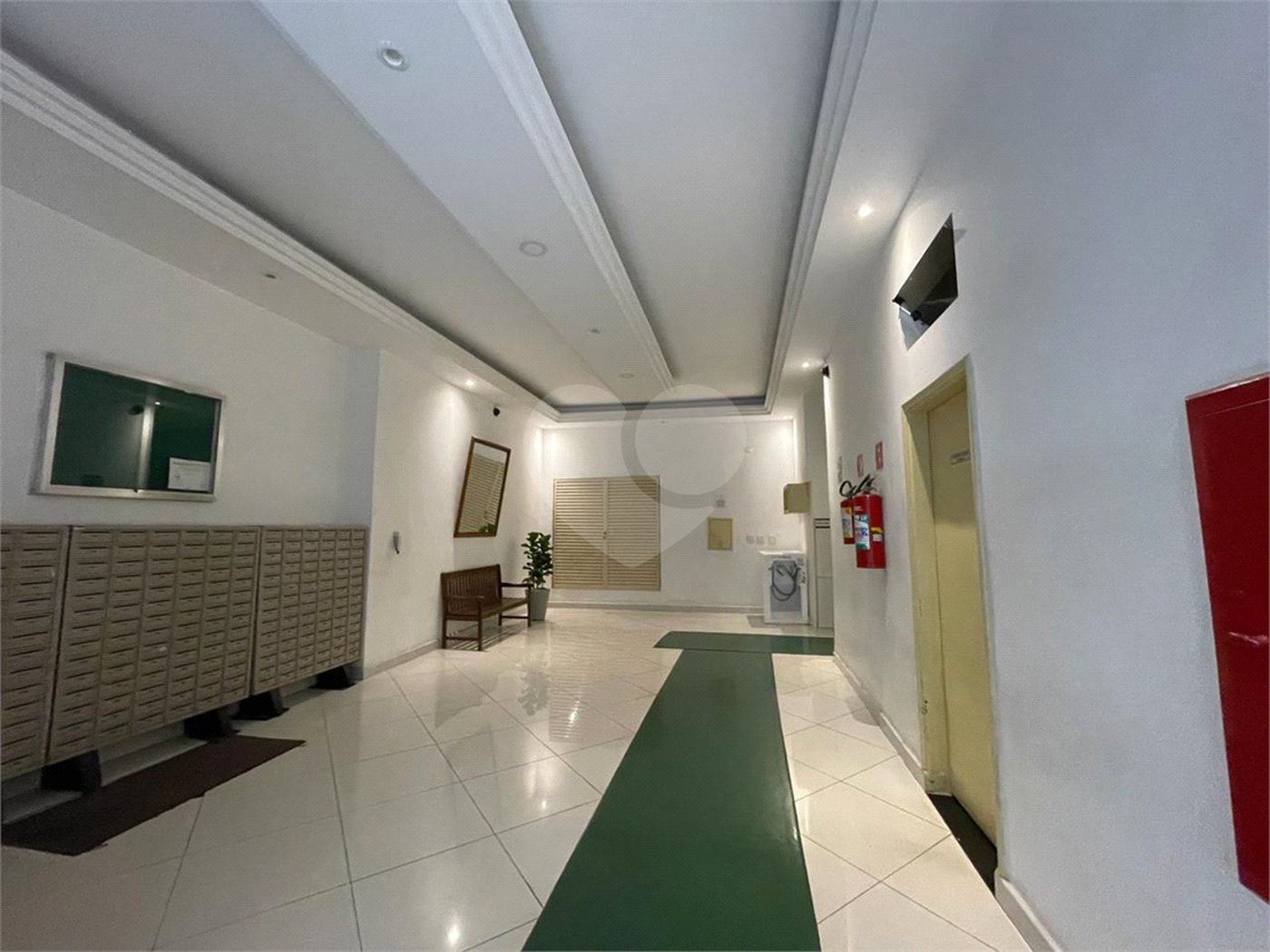 Apartamento á venda na Bela Vista com 57m² reformado e com armário embutido.