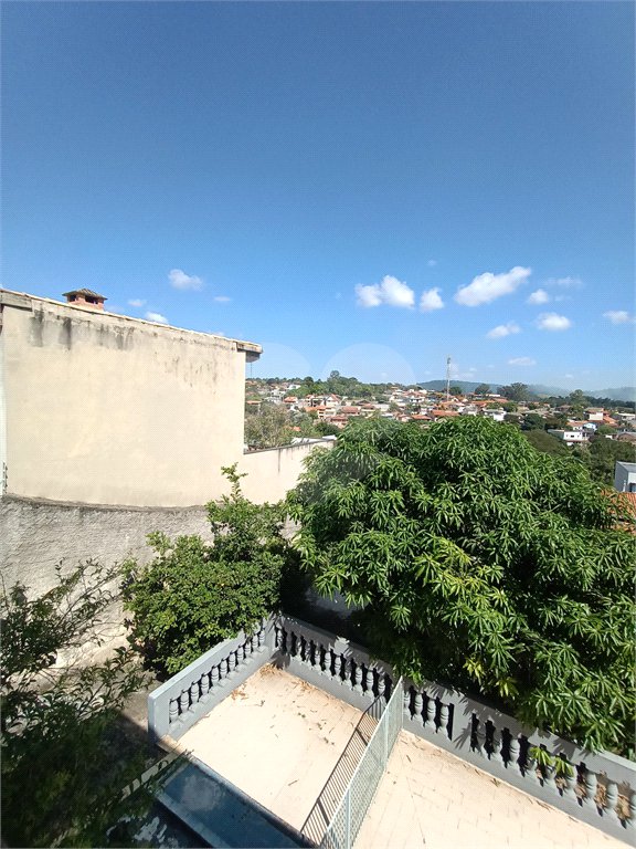 Casa à venda com 4 quartos, sendo 1 suíte, no condomínio Shangri-la, Atibaia - SP