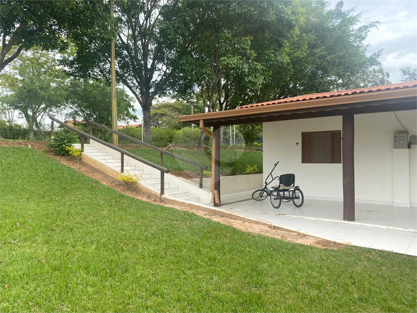 Casa à venda com 8 quartos, sendo 4 suítes, no condomínio Santa Filomena, Salto - SP