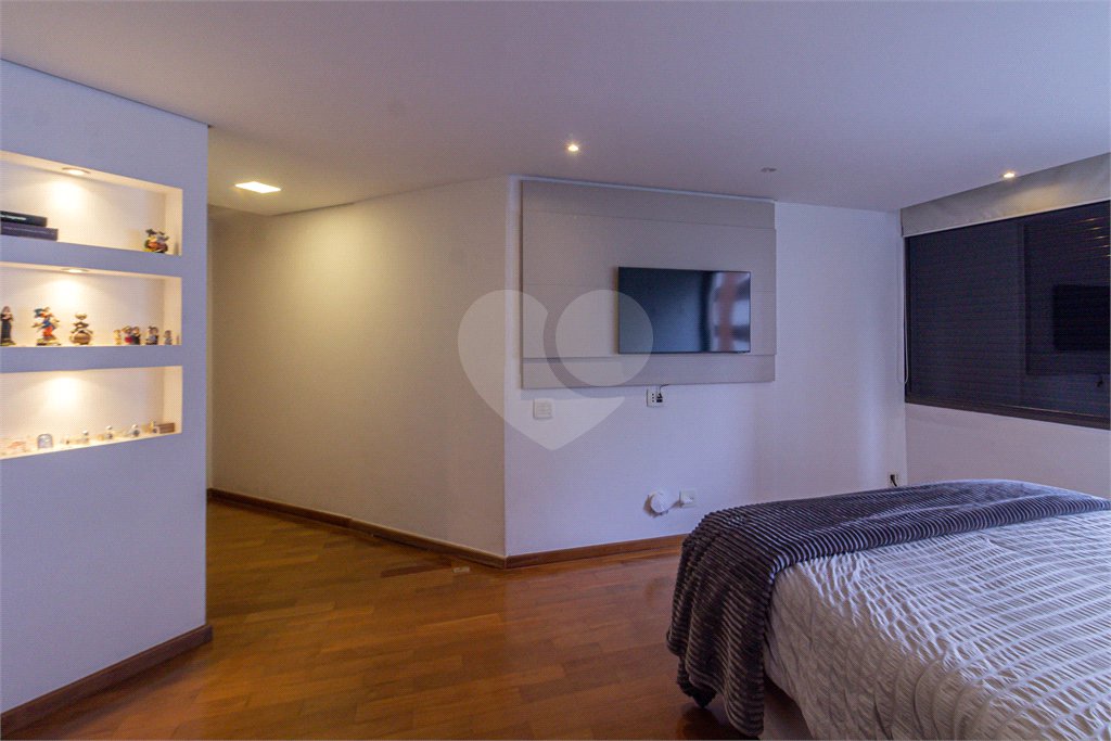 Apartamento à venda com 4 quartos, sendo 3 suítes, em Campo Belo, São Paulo, SP
