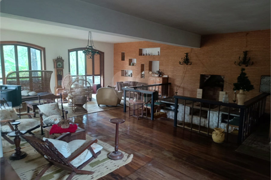 Casa à venda com 4 quartos, sendo 2 suítes, no condomínio Associação Reserva das Hortênsias, Mairiporã - SP