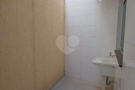 Sobrado à venda com 3 quartos, sendo 1 suíte, em Vila Vitório Mazzei, São Paulo, SP