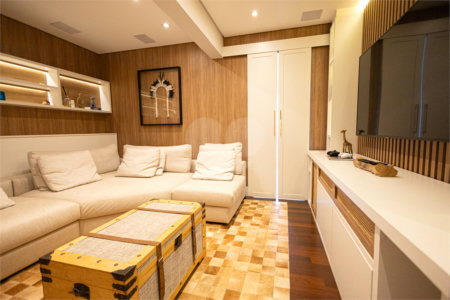 Apartamento à venda com 5 quartos, sendo 4 suítes,  em Parque Reboucas, São Paulo, SP